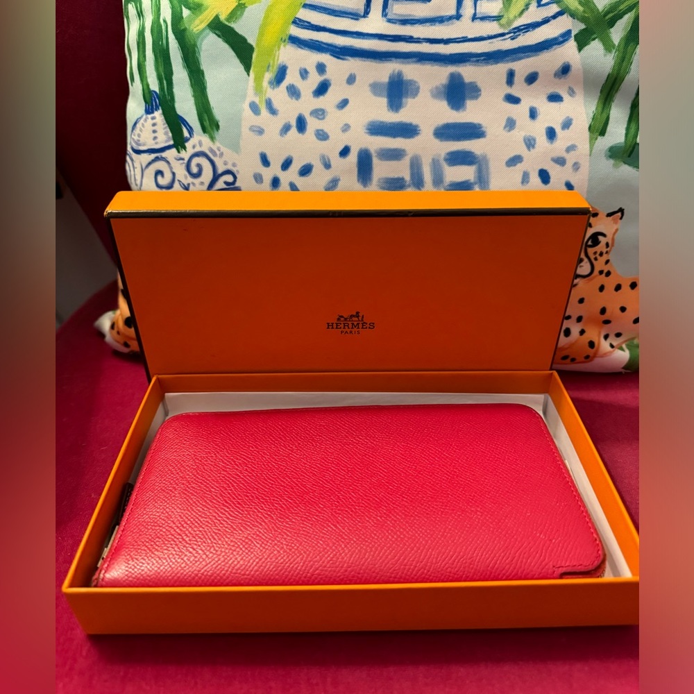Hermès Rose Zippy Wallet